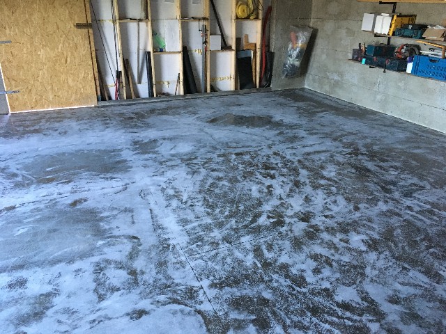 epoxidová podlaha v garáži ve Vendryni - přebroušená penetrace